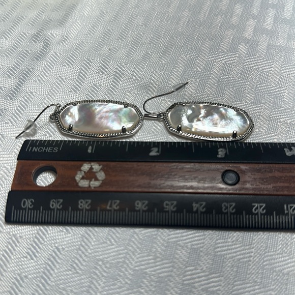 Kendra Scott Earrings Elle white silver MOP - Picture 4 of 6